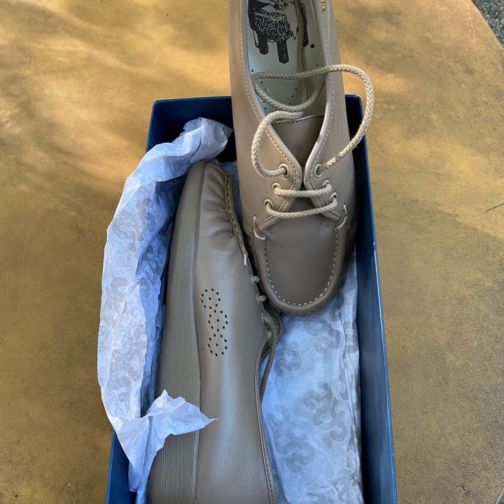 SAS Nursing/Waitress shoes-Size 8 1/2 M, Mocha color.  Therapeutic, arch, comfy